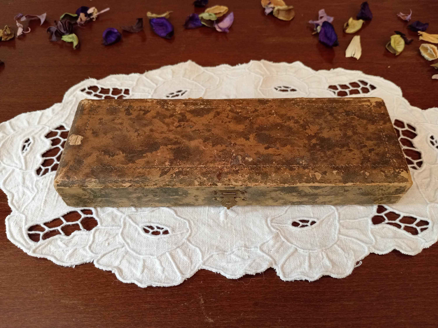 Set d'écriture vintage années 1930 : stylo plume, ouvre lettre et cachet à la cire