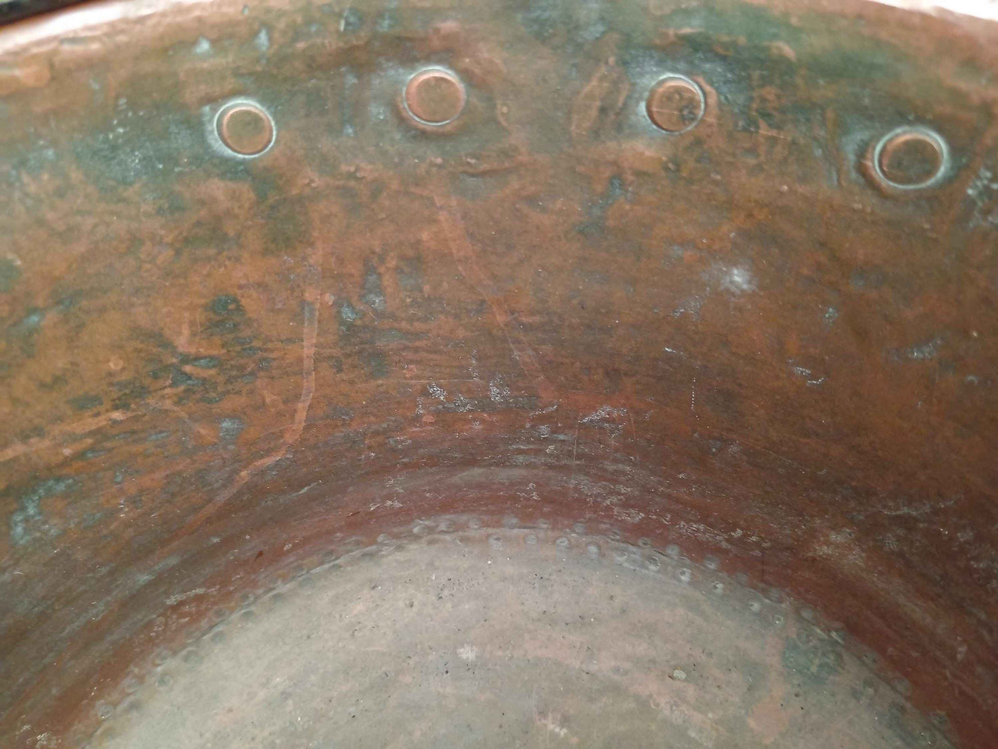 Grand chaudron en cuivre ancien 3.5 kg fait à la main avec anse en fer forgé