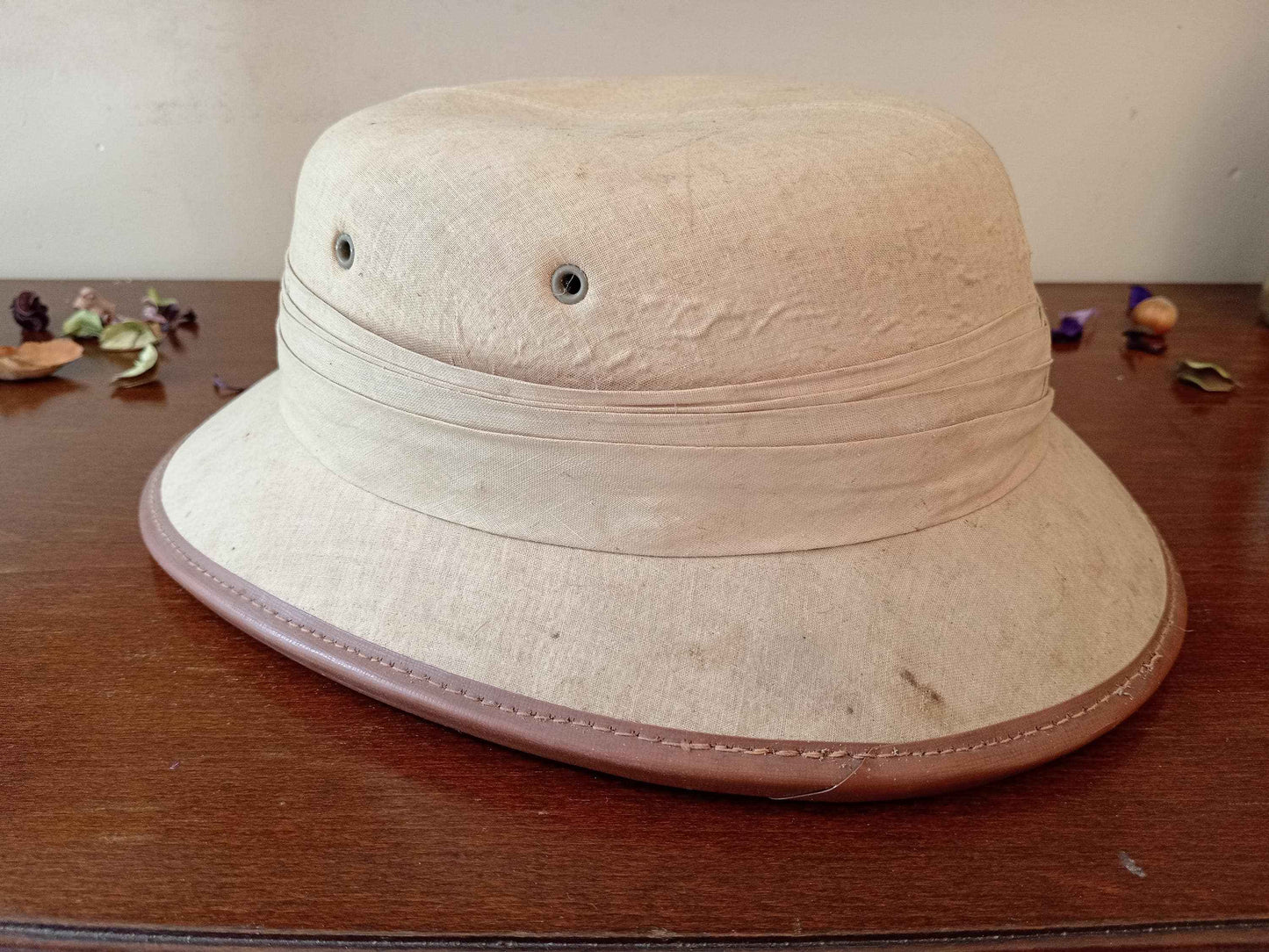 Casque Police Française Colonial Années 50 - Authentique et Rétro