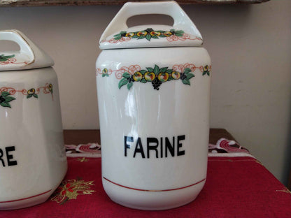 Ensemble de 6 pots à épices anciens en porcelaine avec décoration de pommes et raisins