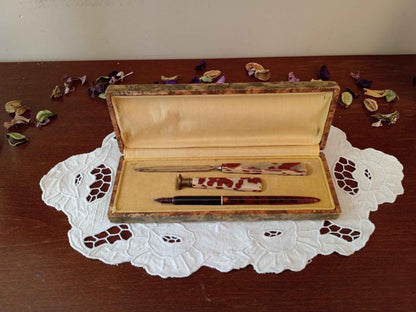 Set d'écriture vintage années 1930 : stylo plume, ouvre lettre et cachet à la cire