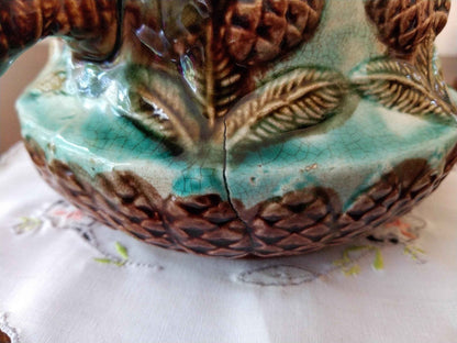 Pichet barbotine 19ème siècle avec décor de pomme de sapin - Carafe ancienne en céramique artisanale