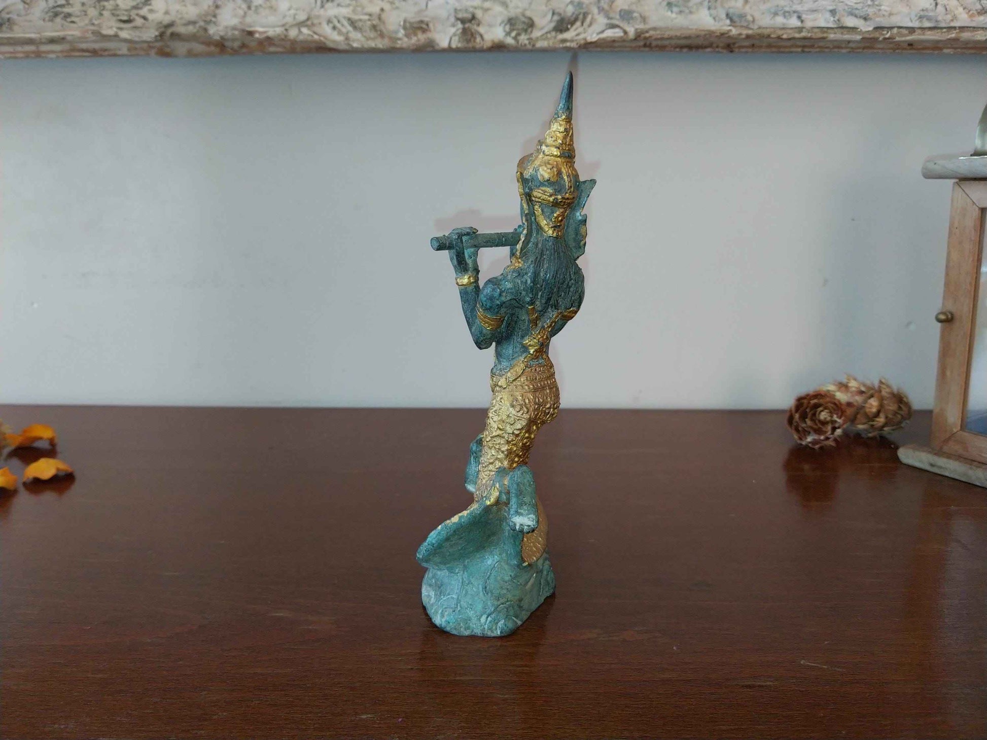 Statue de Prince Pra Apai Manee en bronze véritable avec patine verte antique