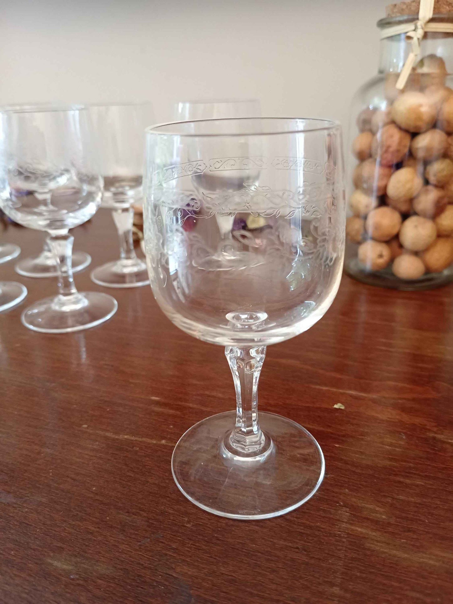 Lot de 12 verres à vin gravés cristal d'Arques modèle Matignon années 70