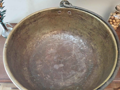 Chaudron en cuivre jaune grande taille 3.6 kg avec poignée en fer forgé - Artisanat de qualité