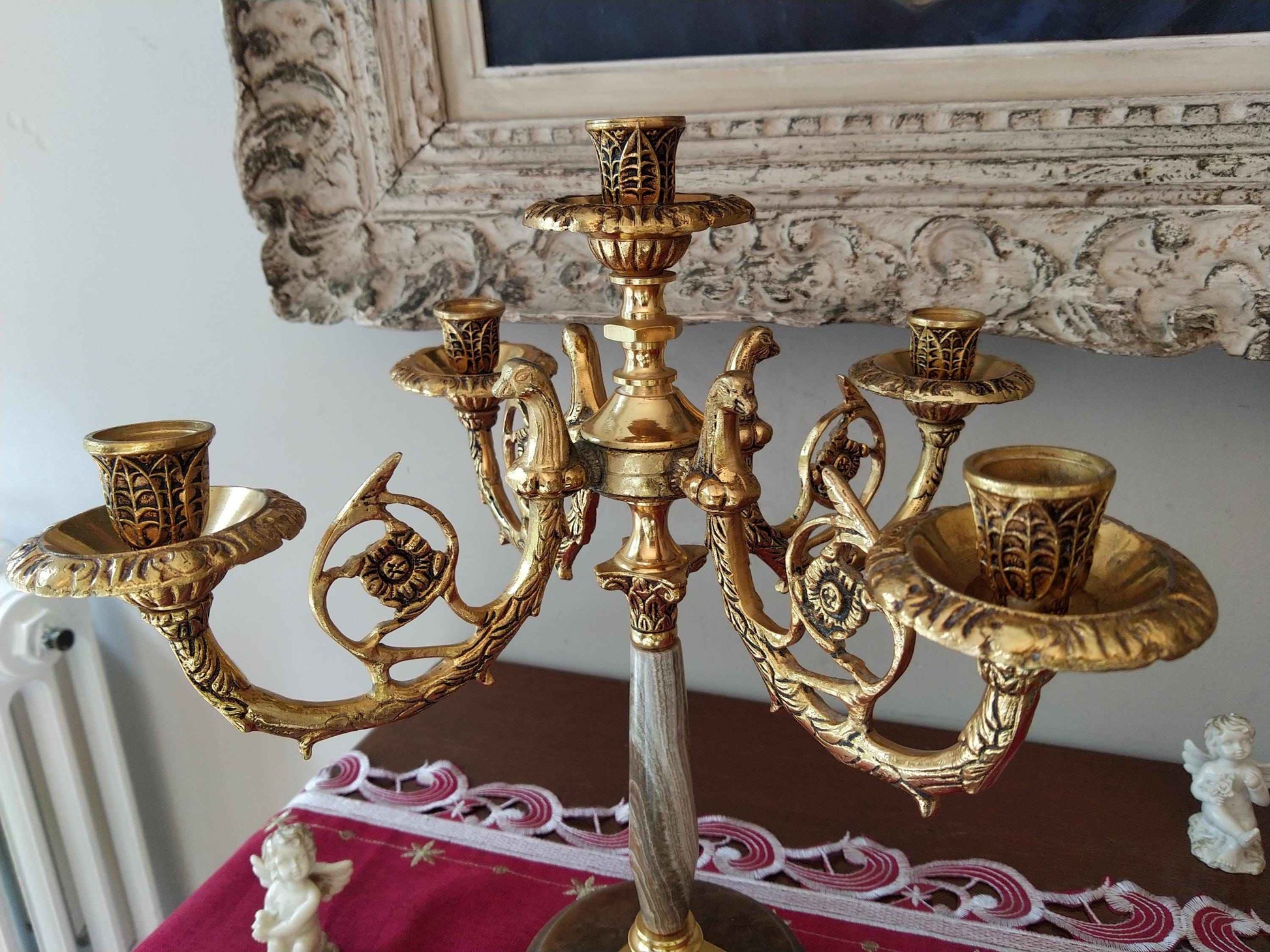 Paire de candélabres en bronze doré et onyx, style Restauration avec décor de tête d'aigle