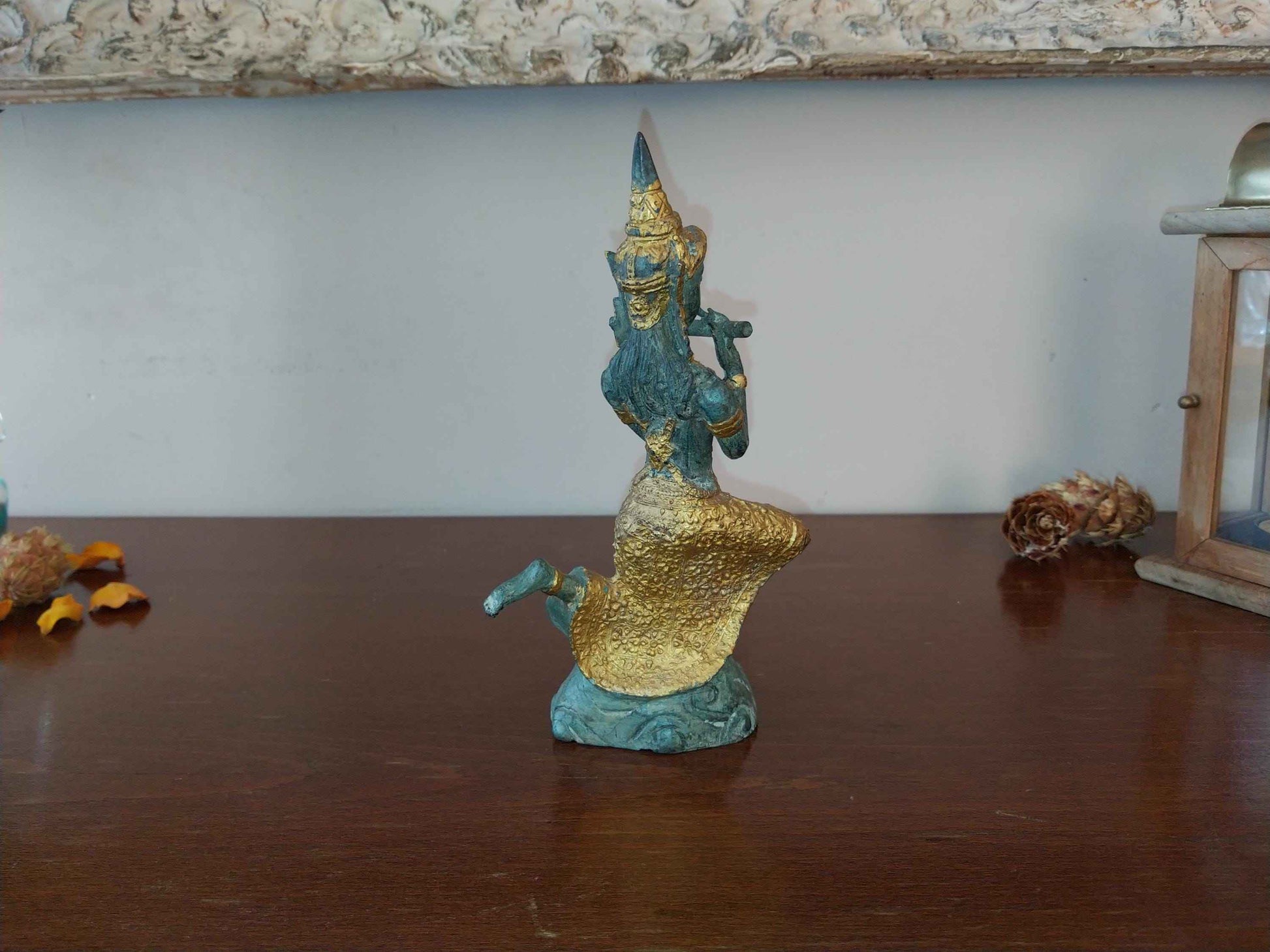 Statue de Prince Pra Apai Manee en bronze véritable avec patine verte antique
