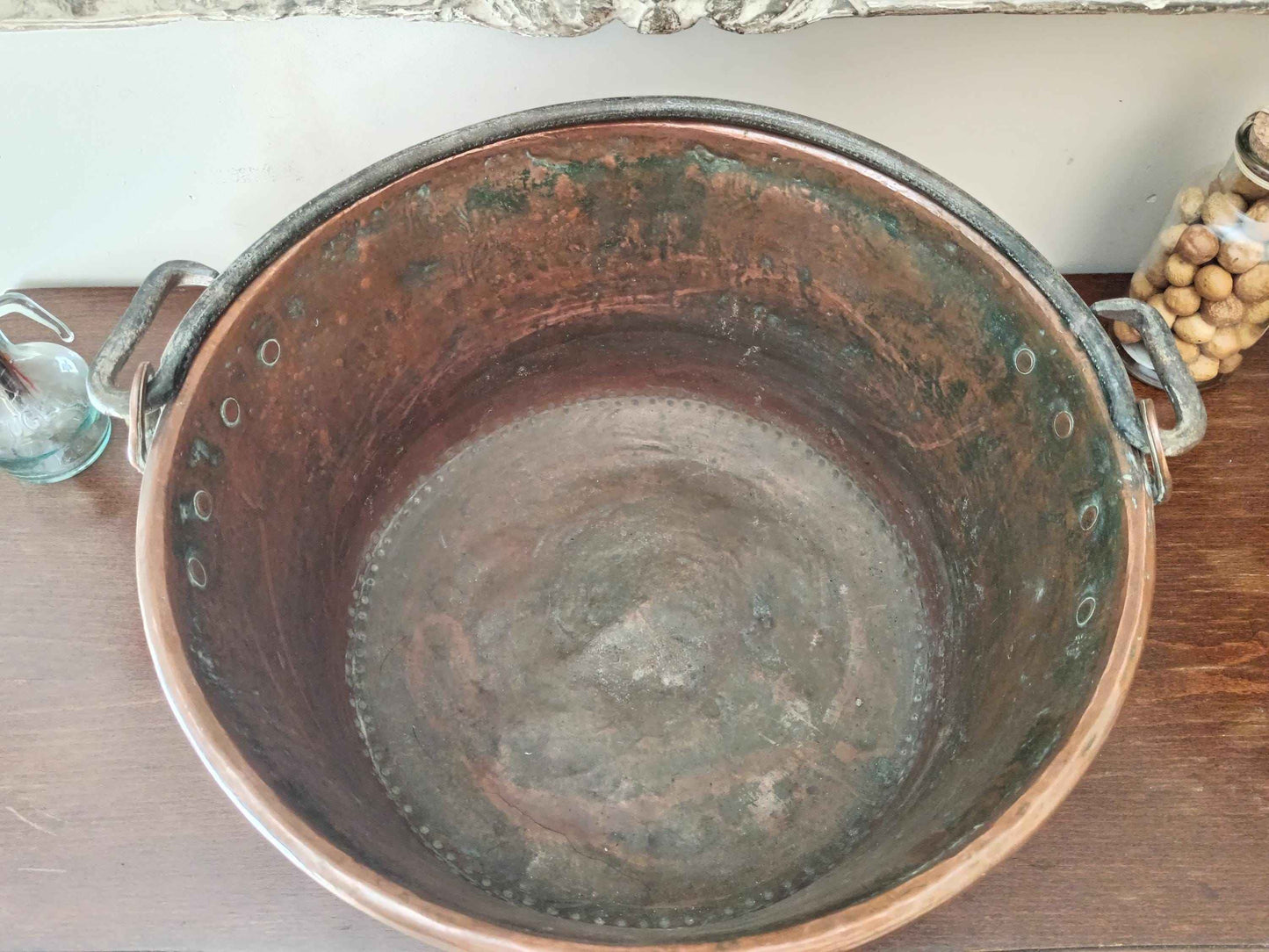 Grand chaudron en cuivre ancien 3.5 kg fait à la main avec anse en fer forgé