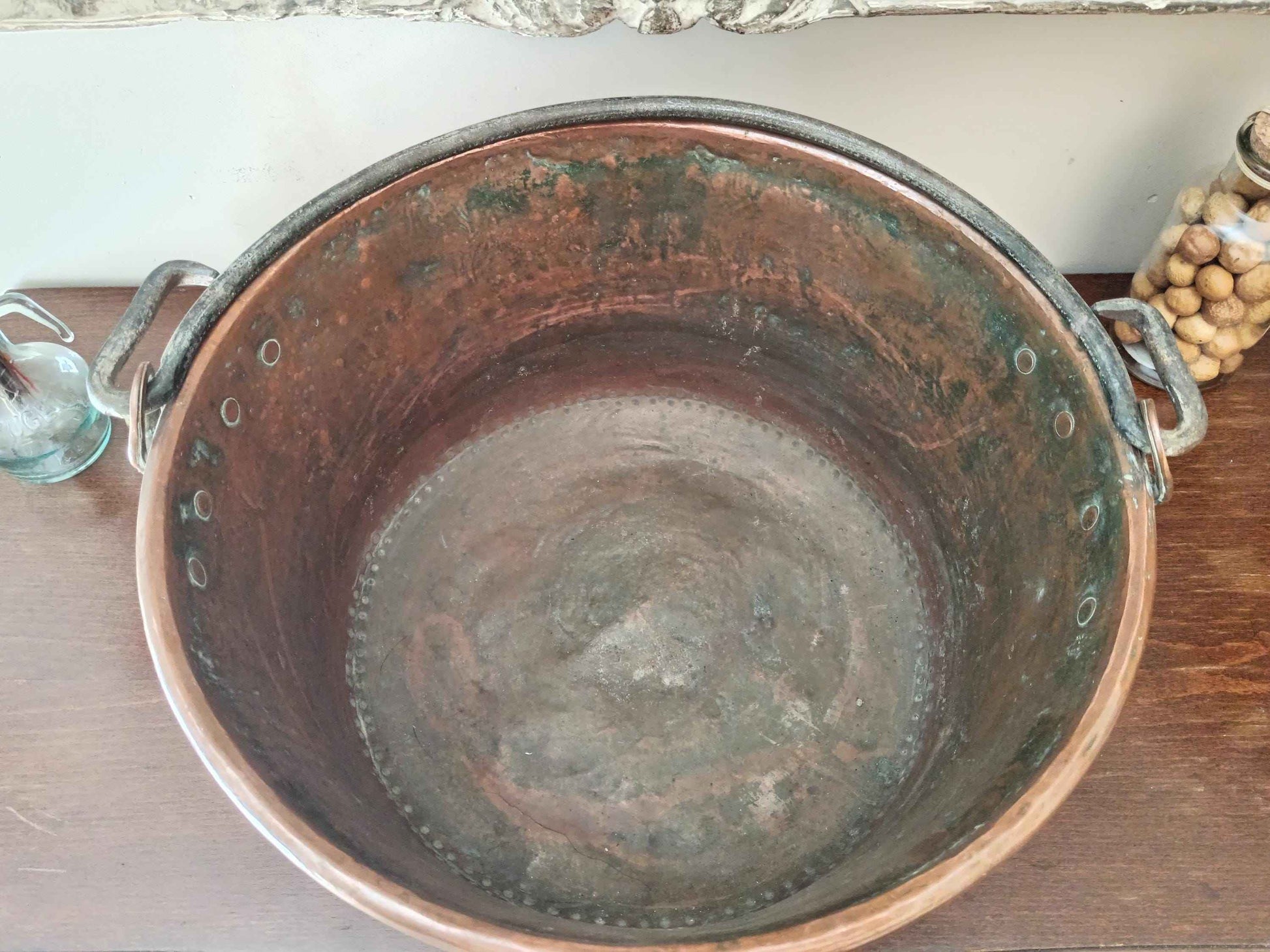 Grand chaudron en cuivre ancien 3.5 kg fait à la main avec anse en fer forgé