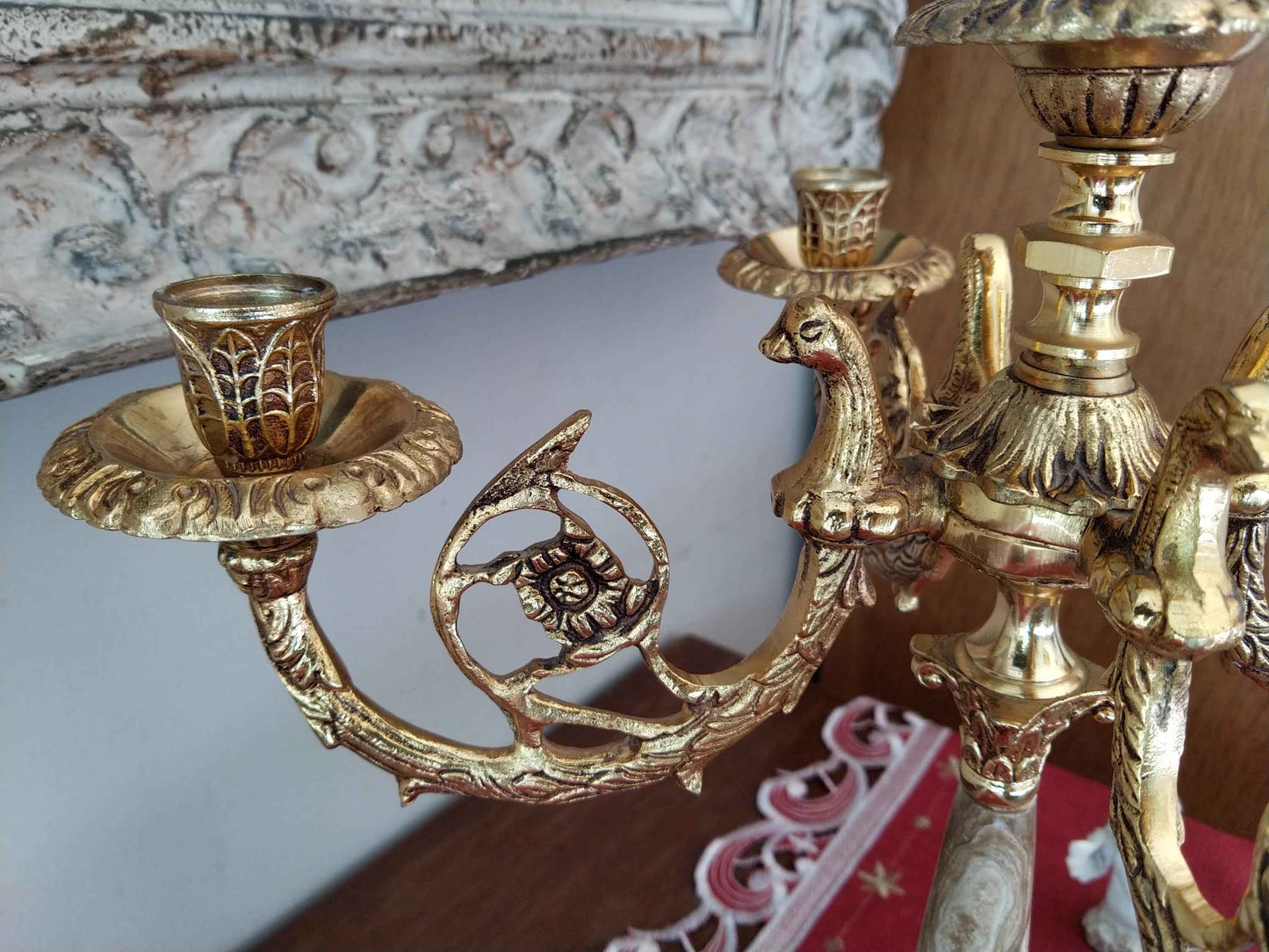 Paire de candélabres en bronze doré et onyx, style Restauration avec décor de tête d'aigle