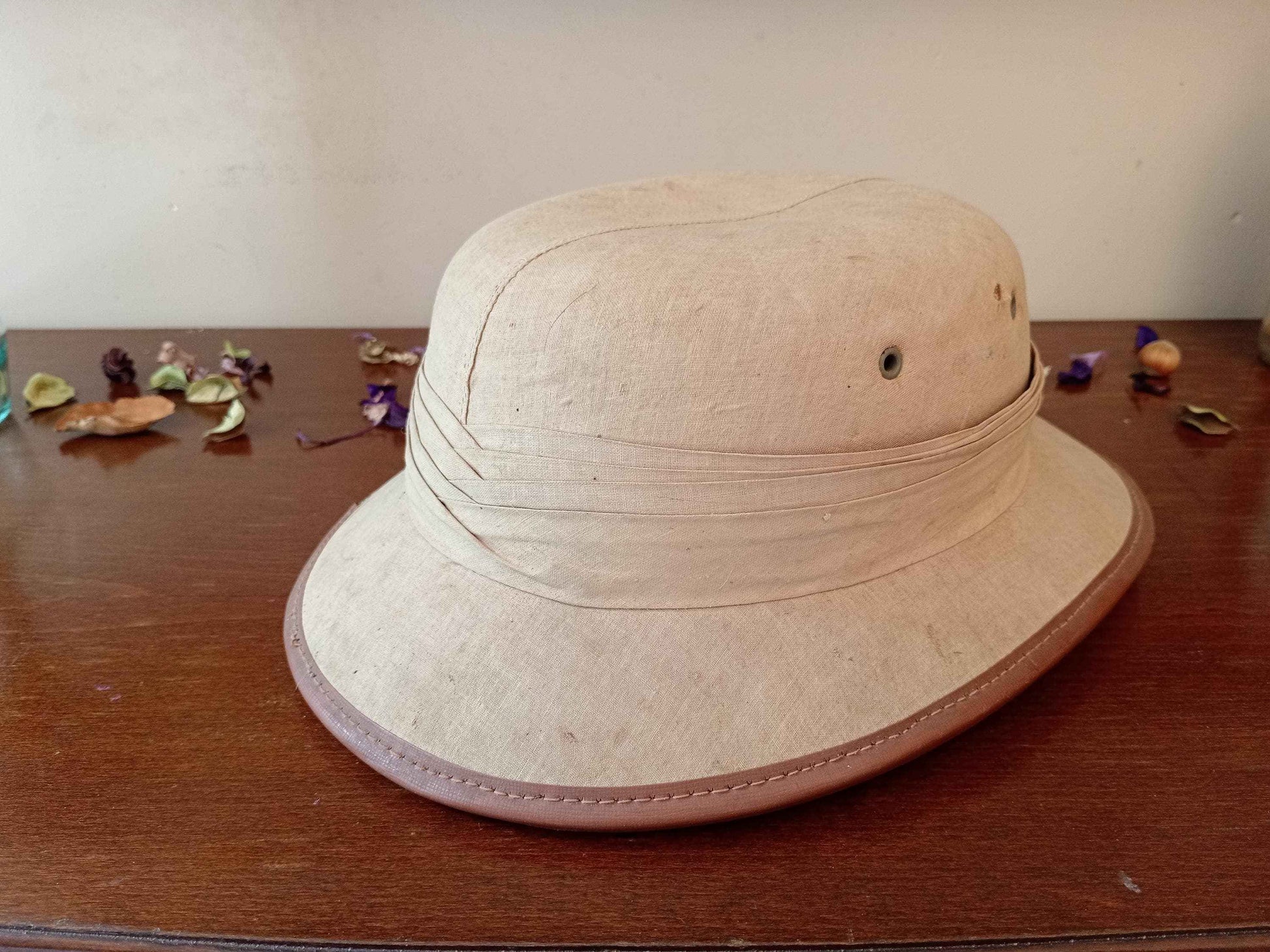 Casque Police Française Colonial Années 50 - Authentique et Rétro