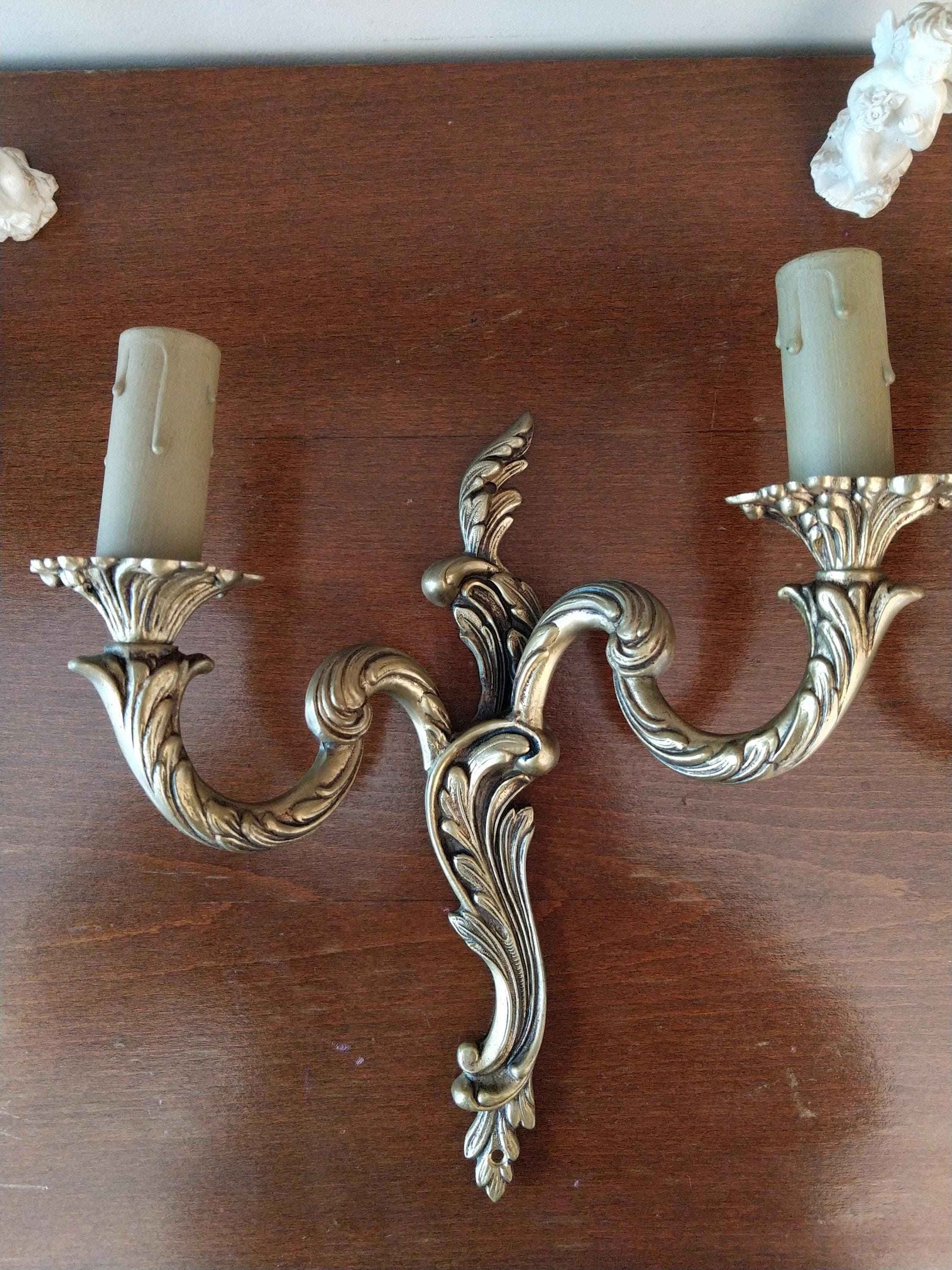 Paire d'applique bronze style Louis XV électrifiées, luminaire classique français