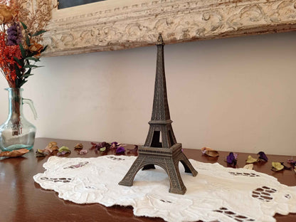 Souvenir Tour Eiffel métal vintage des années 70-80 à Paris