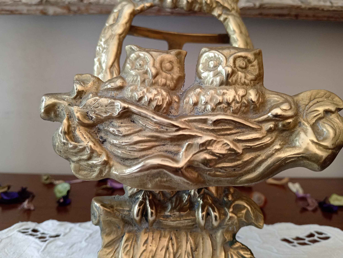 Porte lettre chouette bronze vintage avec décor de chouette et ses petits, milieu 20ème