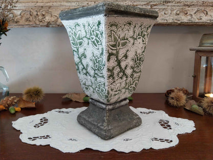 Vase ancien émaillé au style raffiné pour une décoration unique