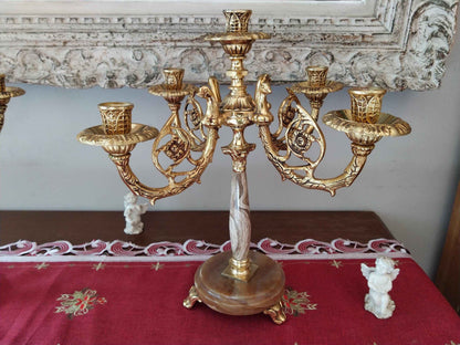 Paire de candélabres en bronze doré et onyx, style Restauration avec décor de tête d'aigle