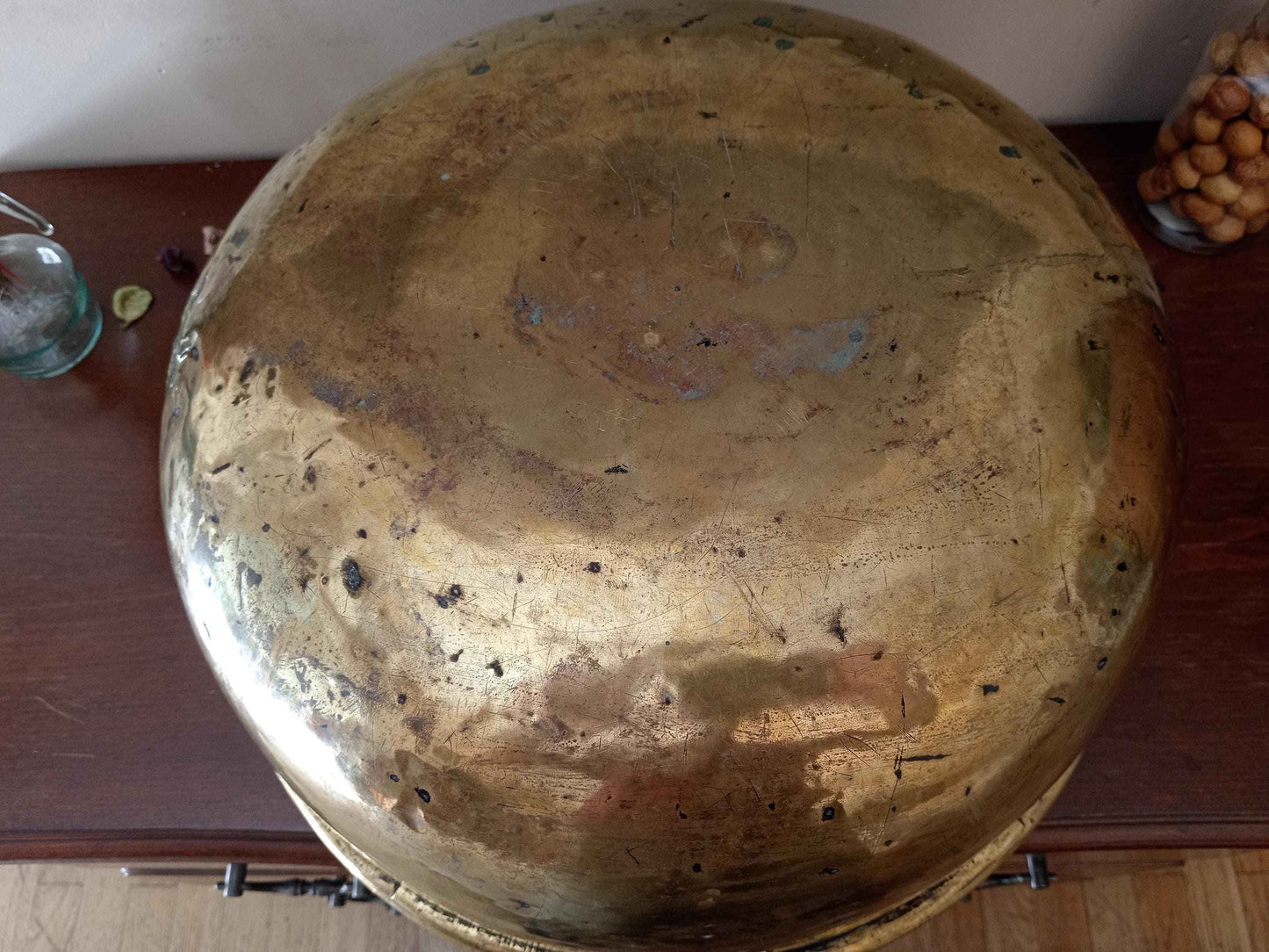 Chaudron en cuivre jaune grande taille 3.6 kg avec poignée en fer forgé - Artisanat de qualité