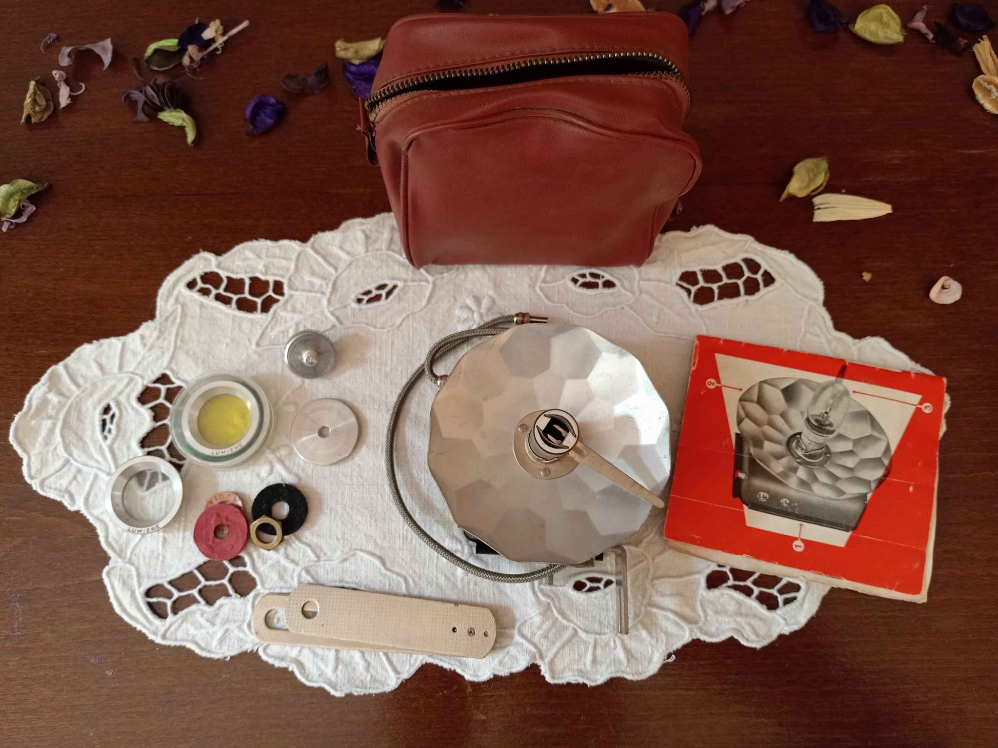 Appareil photo vintage 6x6 LUMIREFLEX avec sacoche, flash et trépied des années 50