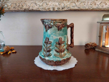 Pichet barbotine 19ème siècle avec décor de pomme de sapin - Carafe ancienne en céramique artisanale