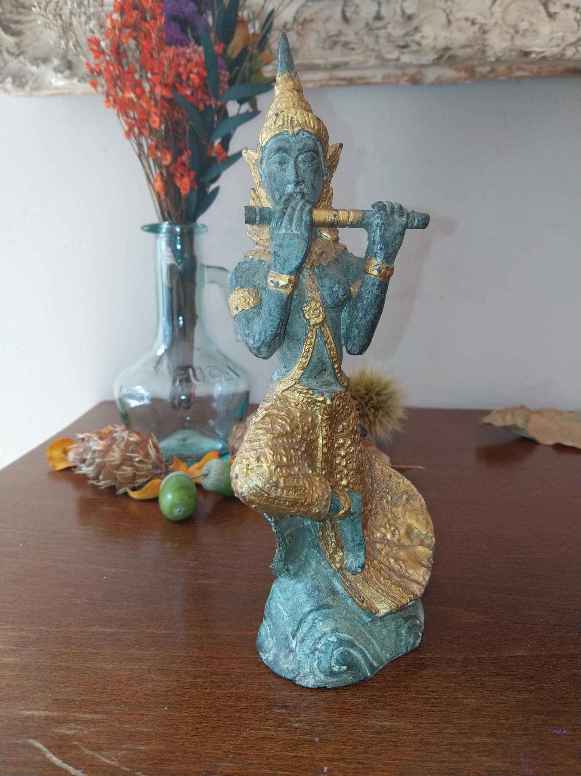 Statue de Prince Pra Apai Manee en bronze véritable avec patine verte antique