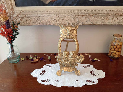 Porte lettre chouette bronze vintage avec décor de chouette et ses petits, milieu 20ème